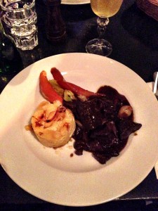Rindfleisch in Burgunder: das Hauptgericht war mittelmäßig und das Gratin aus mehligkochenden Kartoffeln – das geht besser
